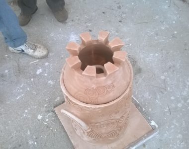 Fogao em argila com apoio panela